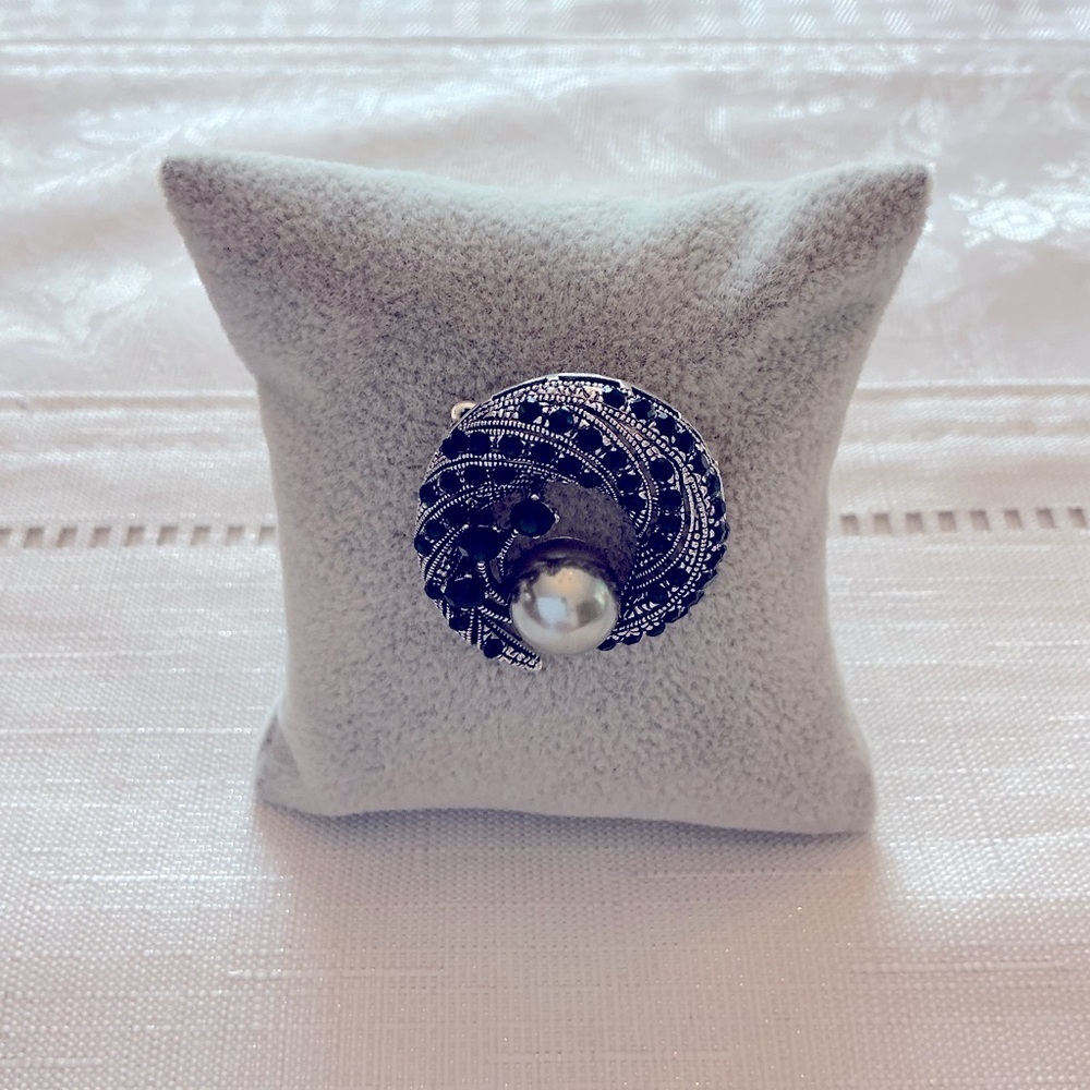 Dark Green Vintage Silver Tone Swirl Brooch